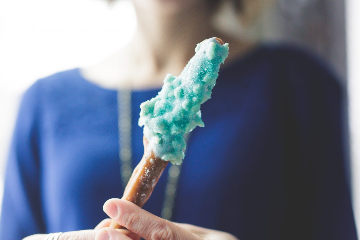 frozen fractal pretezels, disney copycat recipe, toddler craft, frozen fever, walt disney world, disney, magic for miles